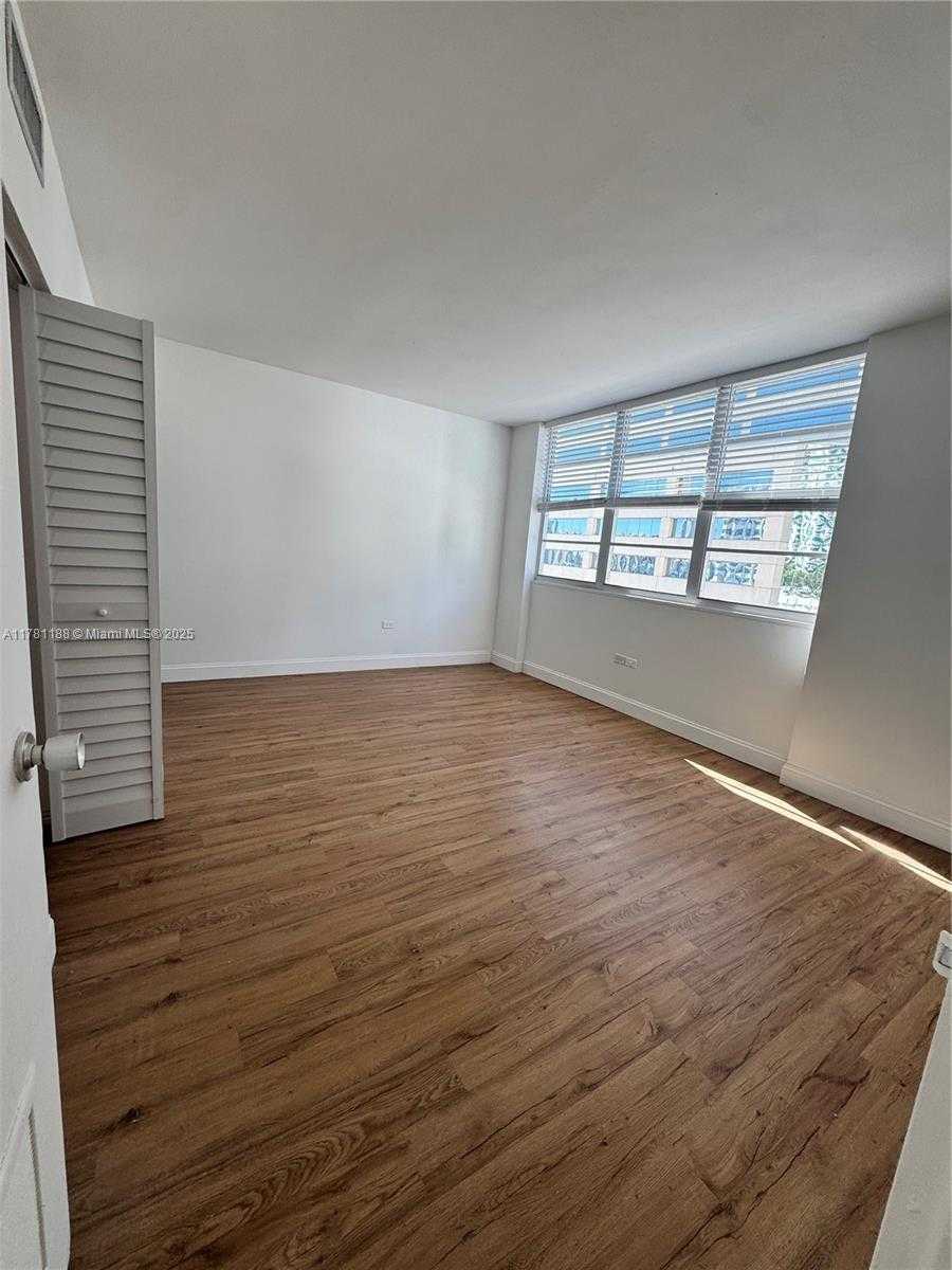 Small Image of 999 BRICKELL BAY DR #1411, Miami Number 26