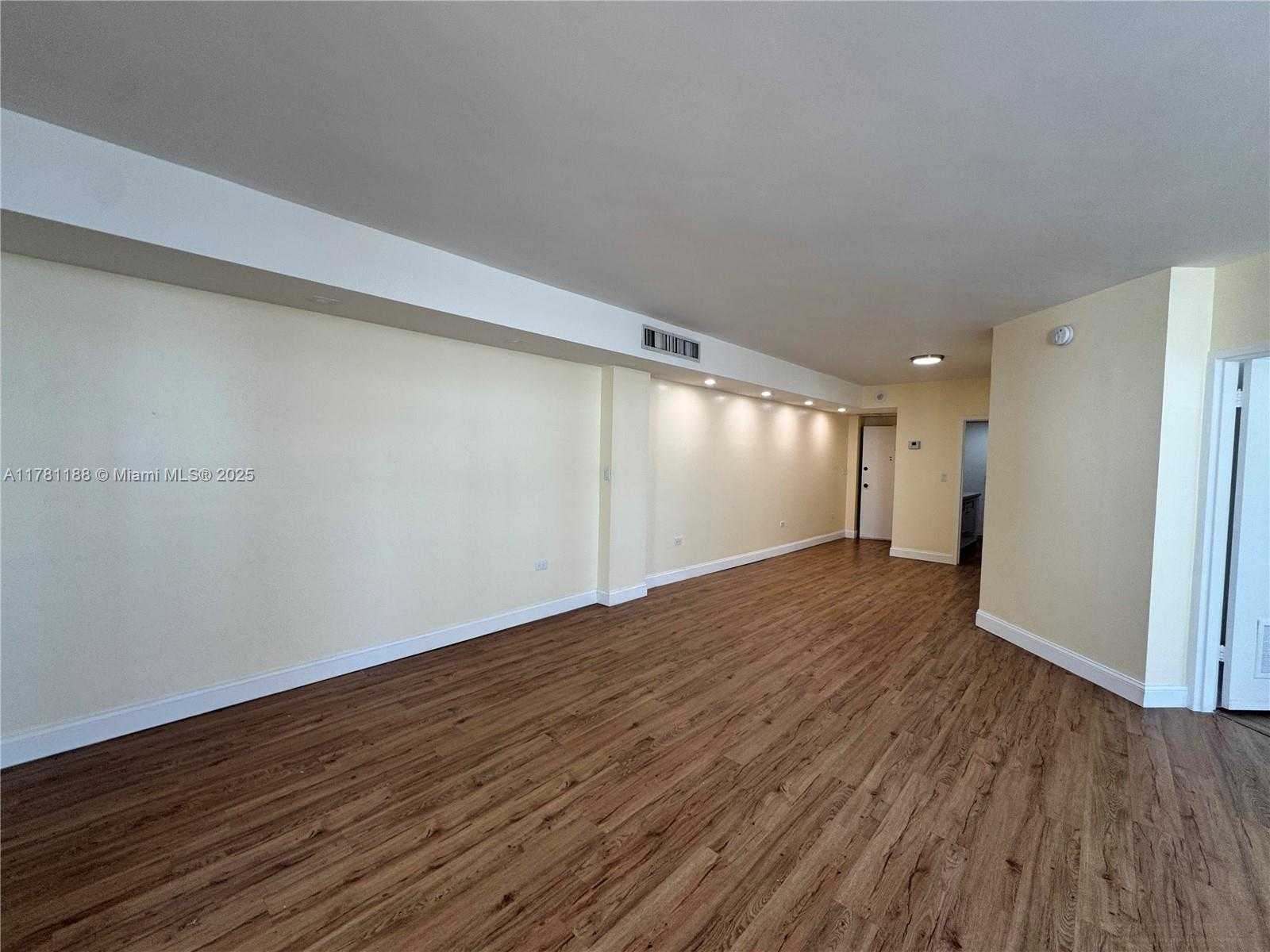 Small Image of 999 BRICKELL BAY DR #1411, Miami Number 32