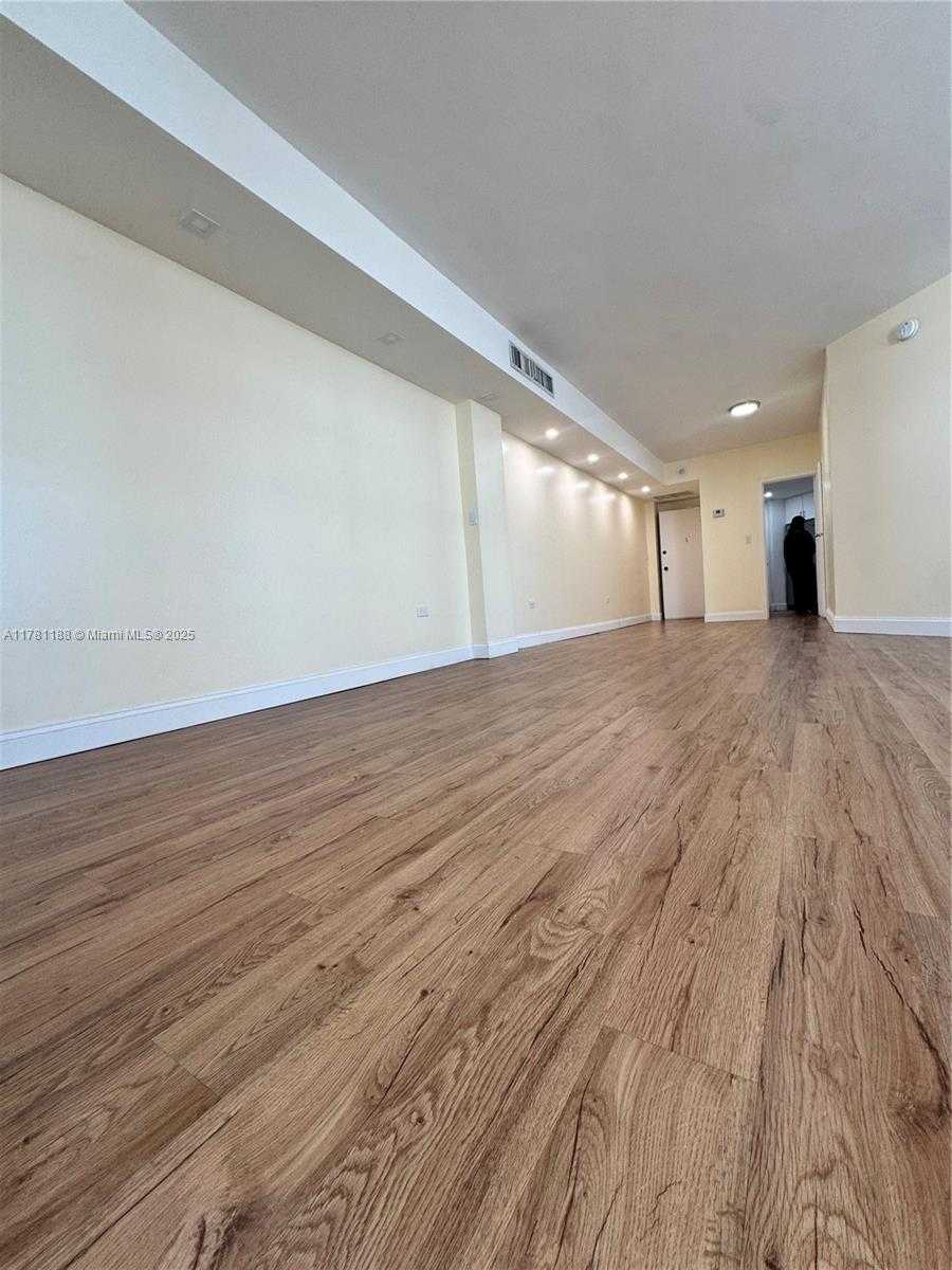Small Image of 999 BRICKELL BAY DR #1411, Miami Number 36