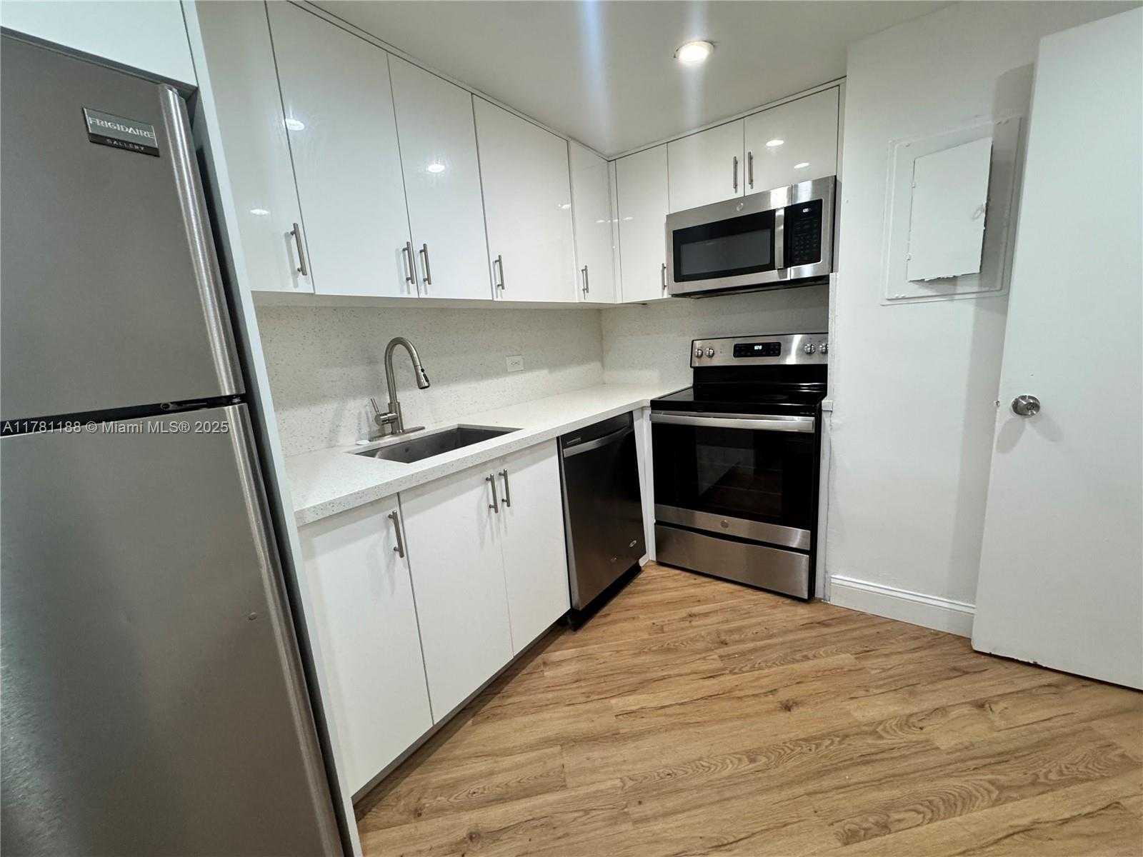 Small Image of 999 BRICKELL BAY DR #1411, Miami Number 42