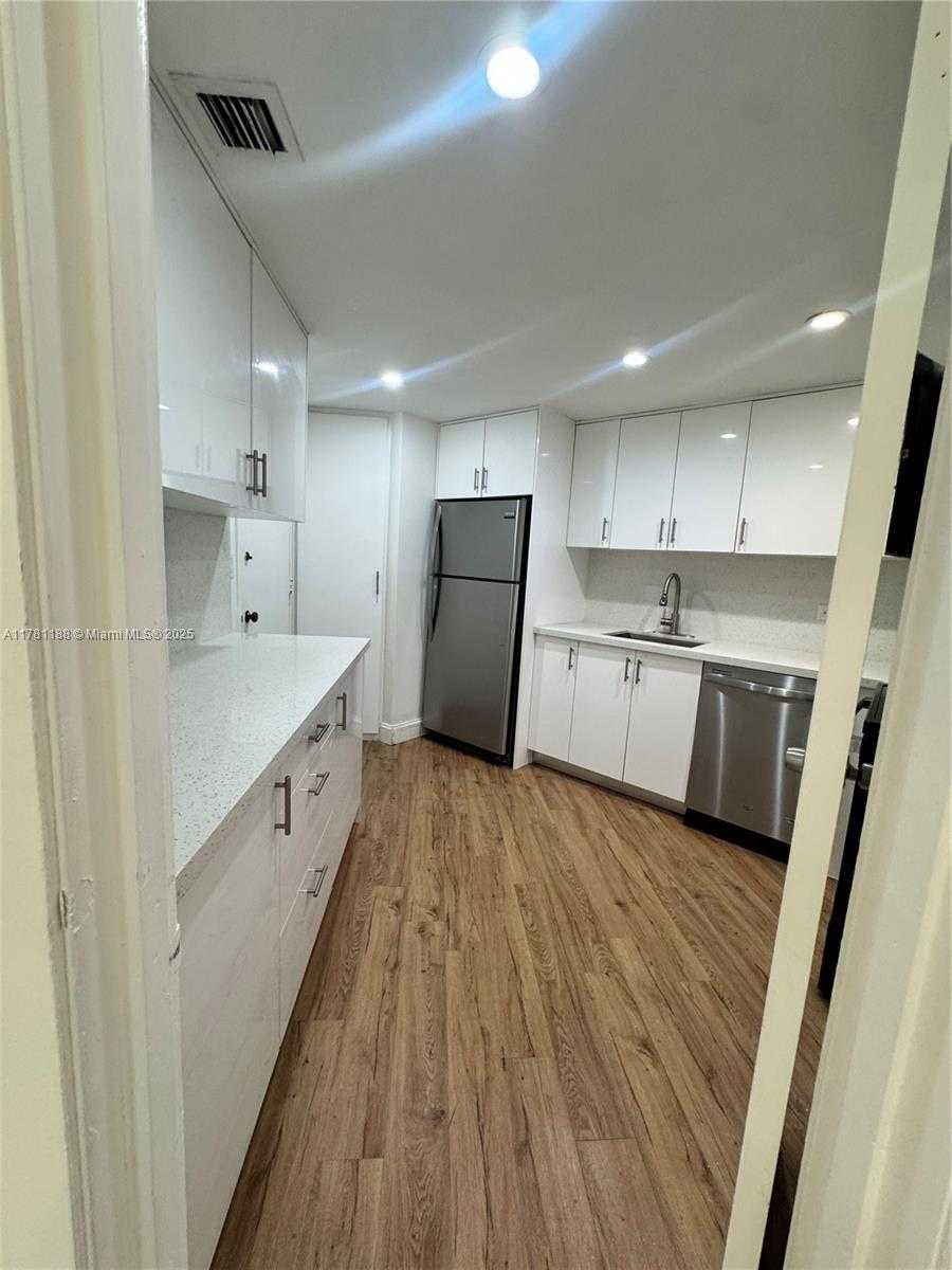 Small Image of 999 BRICKELL BAY DR #1411, Miami Number 45