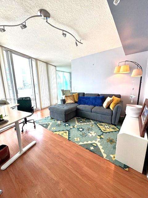 Small Image of 3370 HIDDEN BAY DR #406, Aventura Number 7