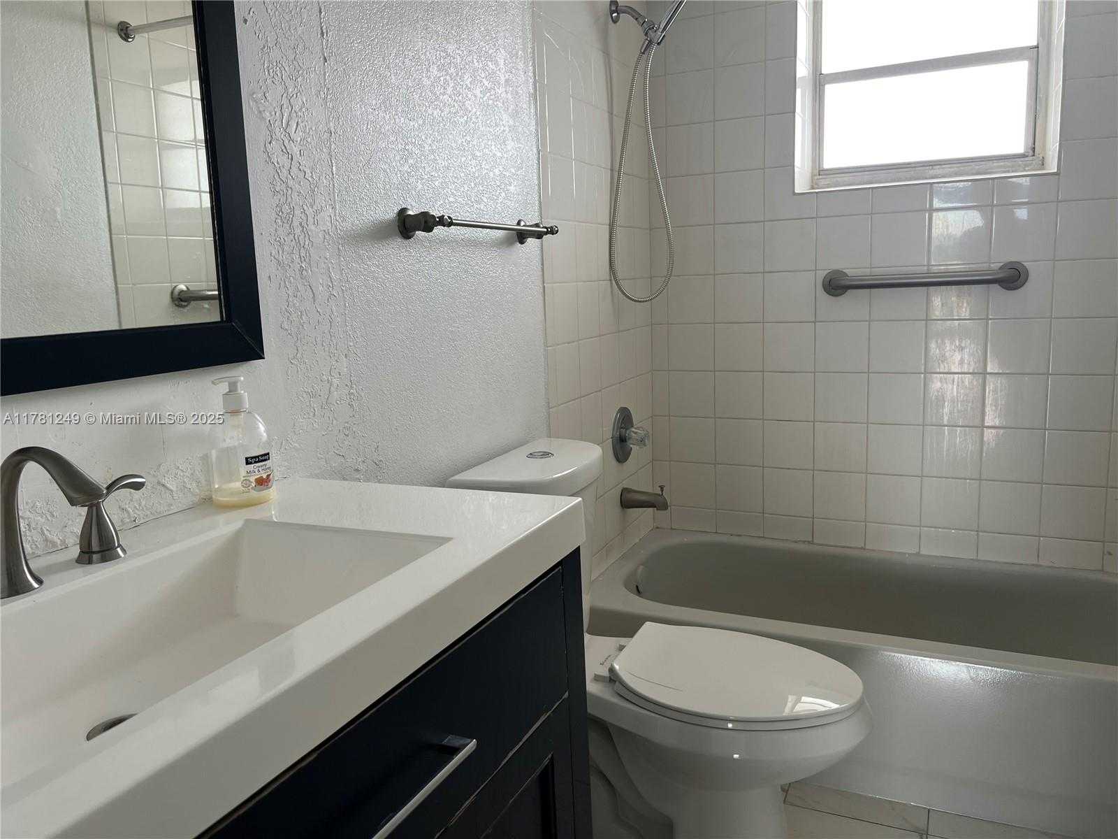 Small Image of 2903 NORTH MIAMI BEACH BLVD #702, North Miami Beach Number 4