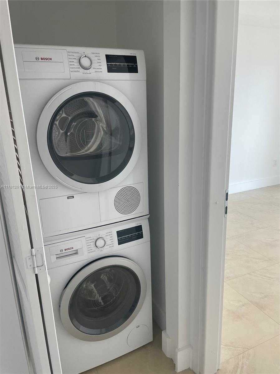Small Image of 300 SOUTH BISCAYNE BLVD #T-2414, Miami Number 10
