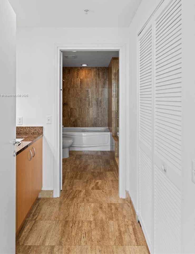 Small Image of 300 SOUTH BISCAYNE BLVD #T-2414, Miami Number 30
