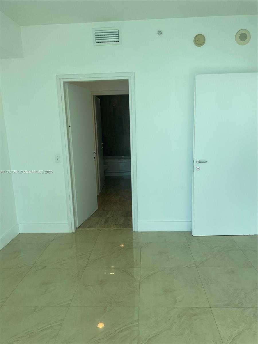 Small Image of 300 SOUTH BISCAYNE BLVD #T-2414, Miami Number 5