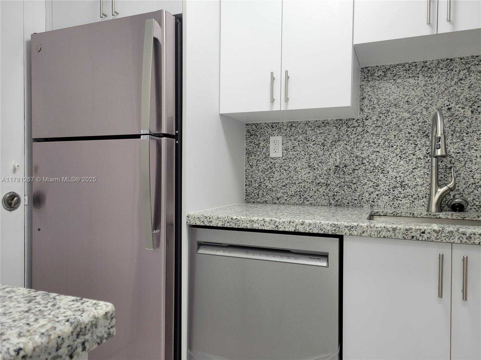 Small Image of 2899 COLLINS AVE #1401, Miami Beach Number 16