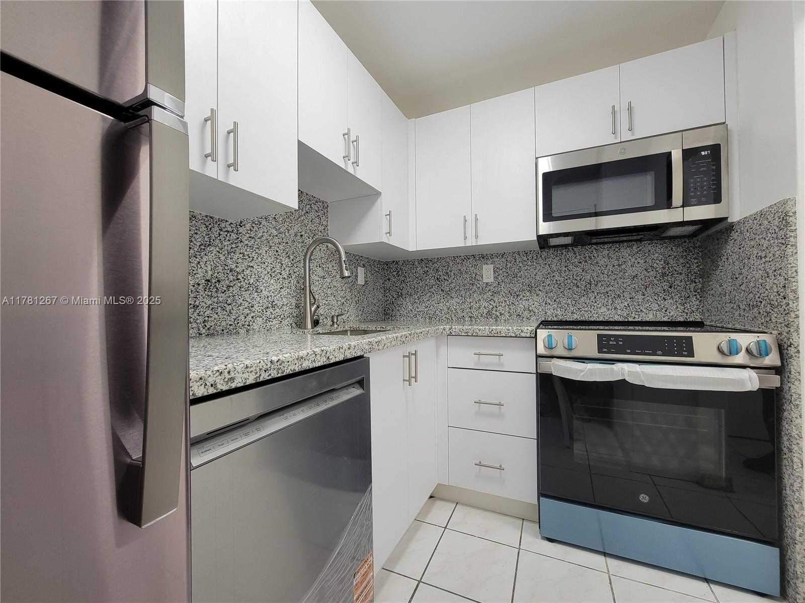 Small Image of 2899 COLLINS AVE #1401, Miami Beach Number 18