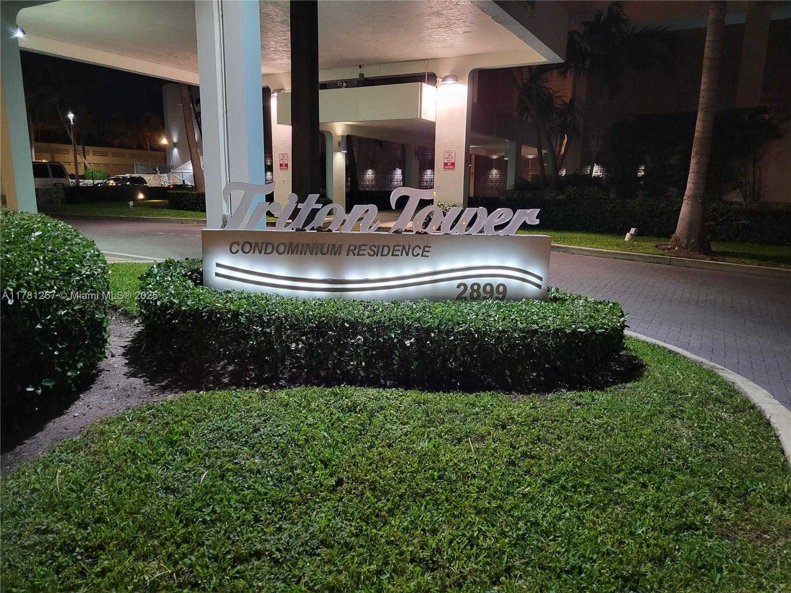 Small Image of 2899 COLLINS AVE #1401, Miami Beach Number 2