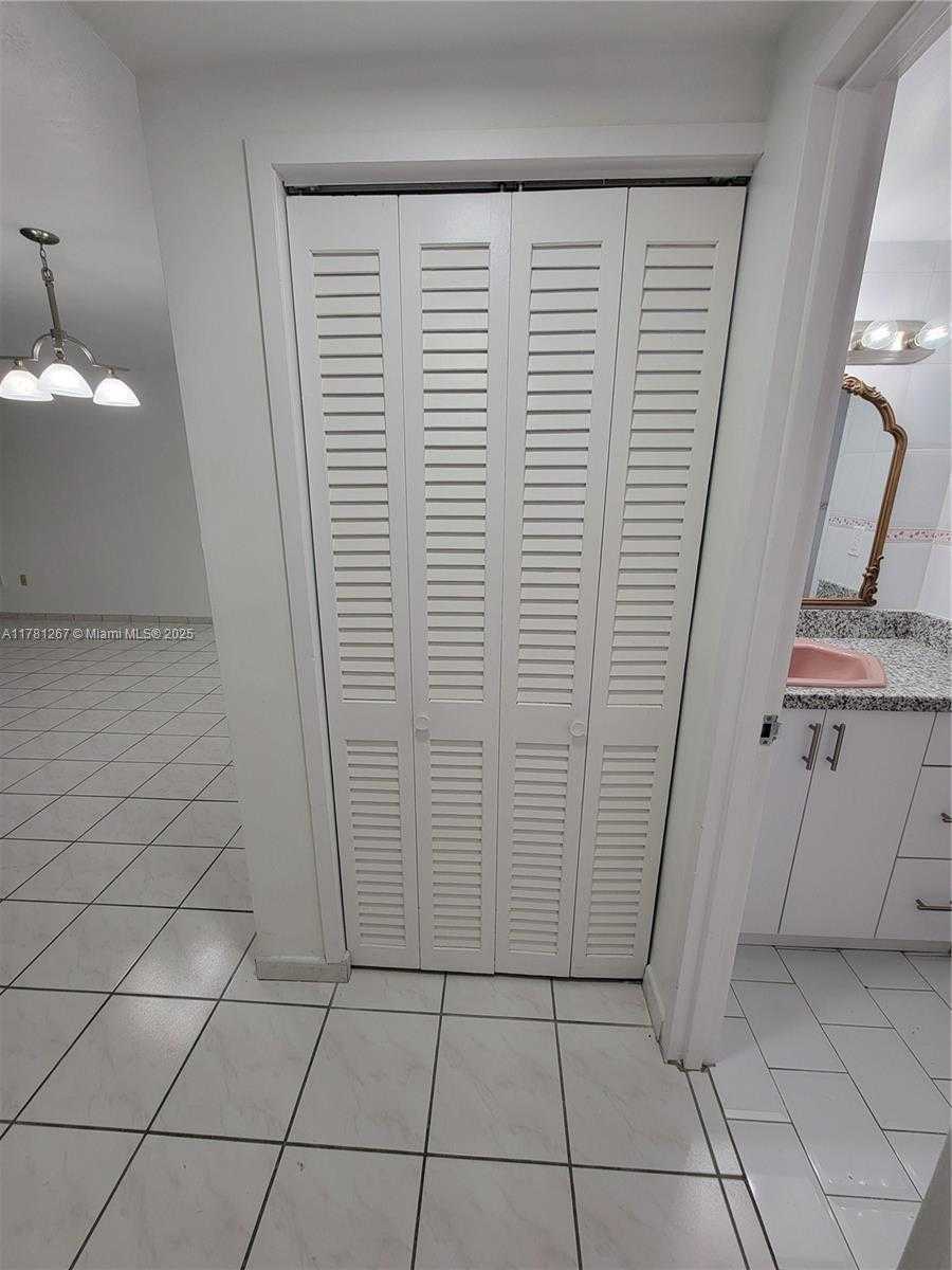 Small Image of 2899 COLLINS AVE #1401, Miami Beach Number 23