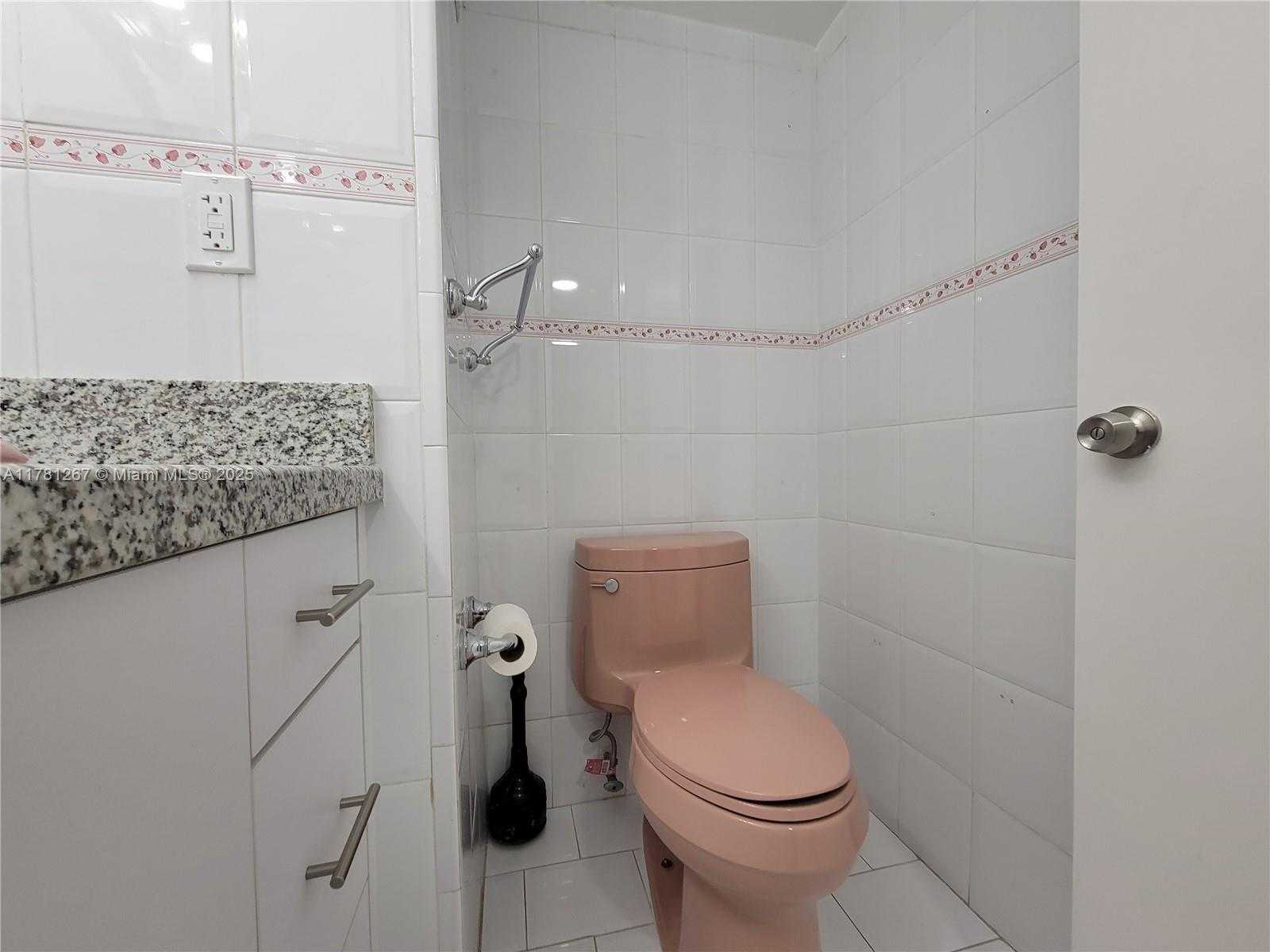 Small Image of 2899 COLLINS AVE #1401, Miami Beach Number 25