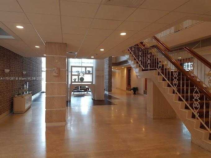 Small Image of 2899 COLLINS AVE #1401, Miami Beach Number 3