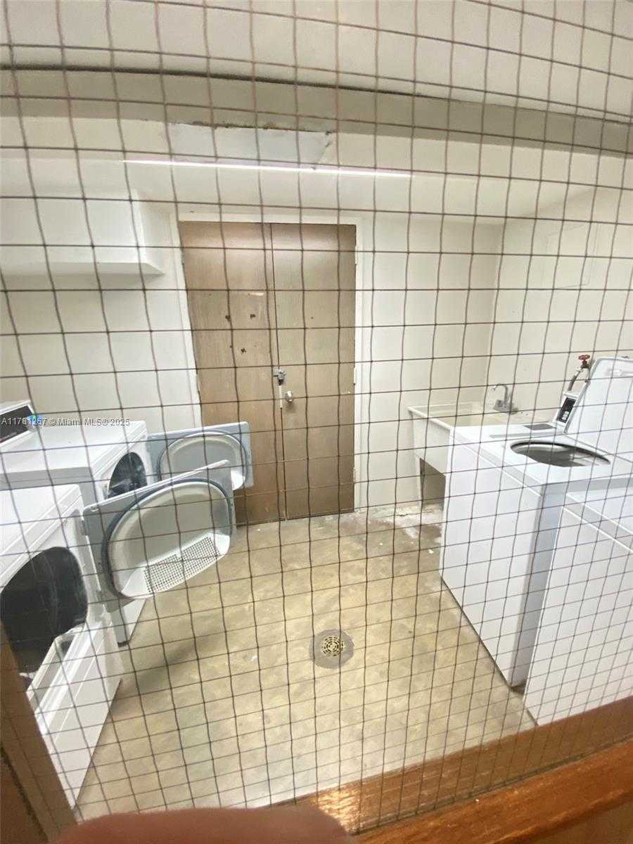 Small Image of 2899 COLLINS AVE #1401, Miami Beach Number 30