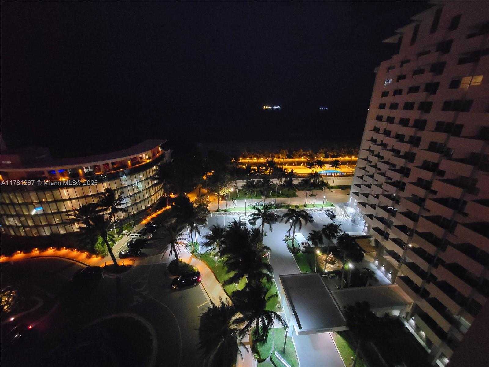 Small Image of 2899 COLLINS AVE #1401, Miami Beach Number 5