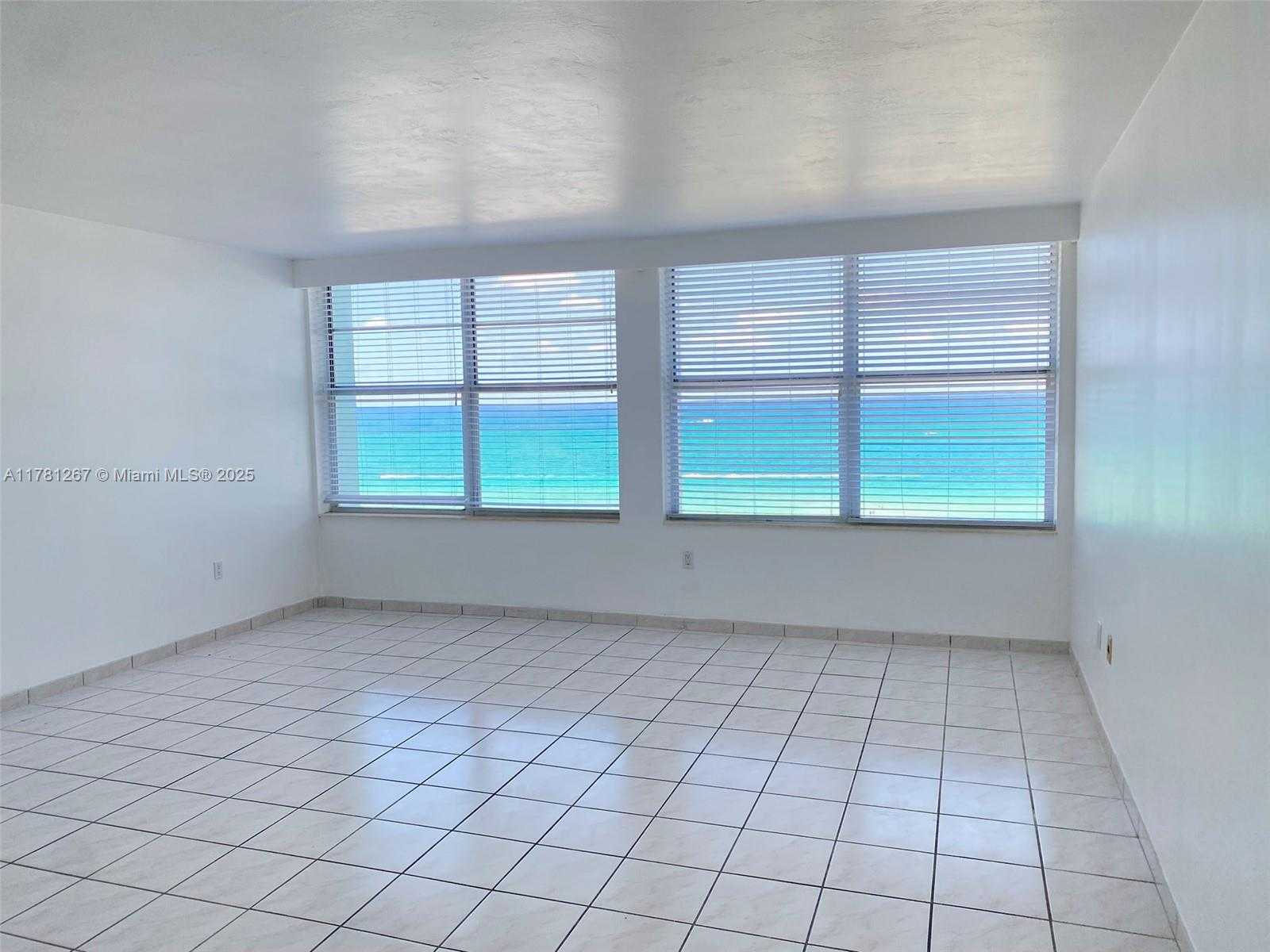 Small Image of 2899 COLLINS AVE #1401, Miami Beach Number 7
