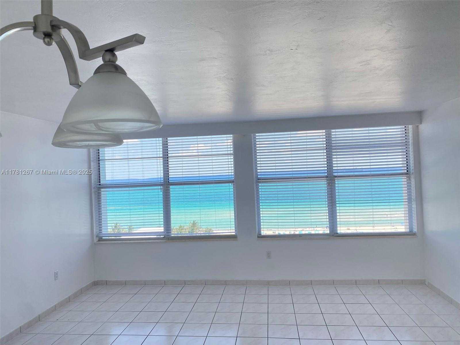Small Image of 2899 COLLINS AVE #1401, Miami Beach Number 8