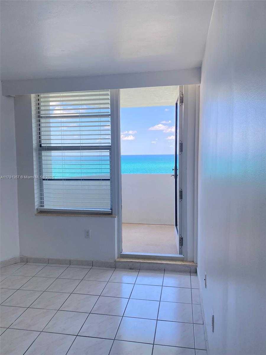 Small Image of 2899 COLLINS AVE #1401, Miami Beach Number 9