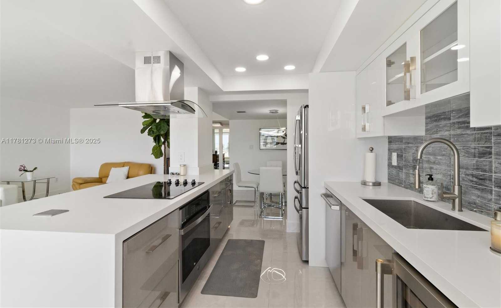 Small Image of 18081 BISCAYNE BLVD #801, Aventura Number 11