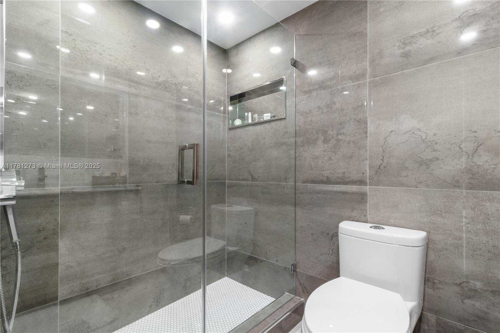 Small Image of 18081 BISCAYNE BLVD #801, Aventura Number 19