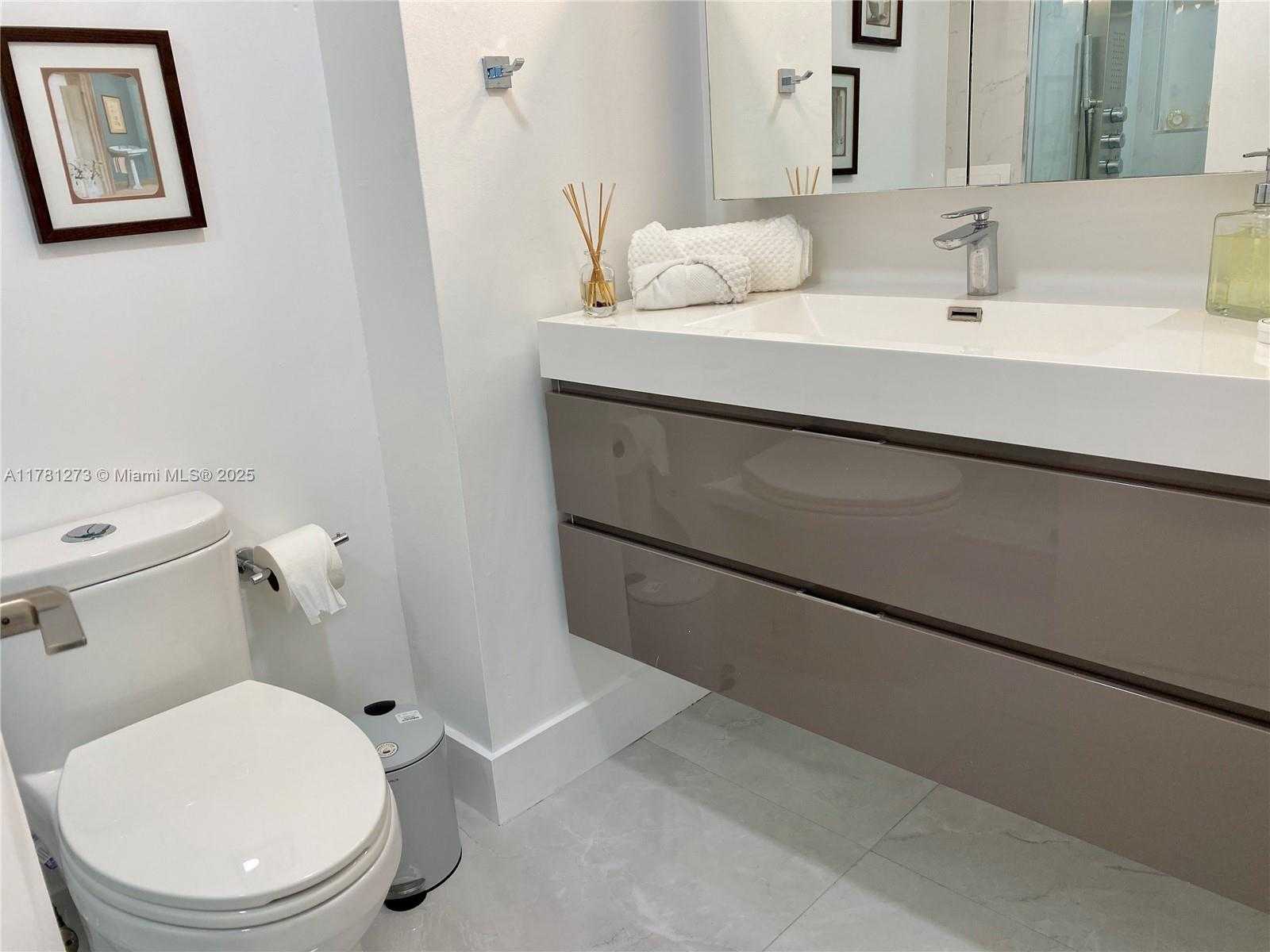 Small Image of 18081 BISCAYNE BLVD #801, Aventura Number 21