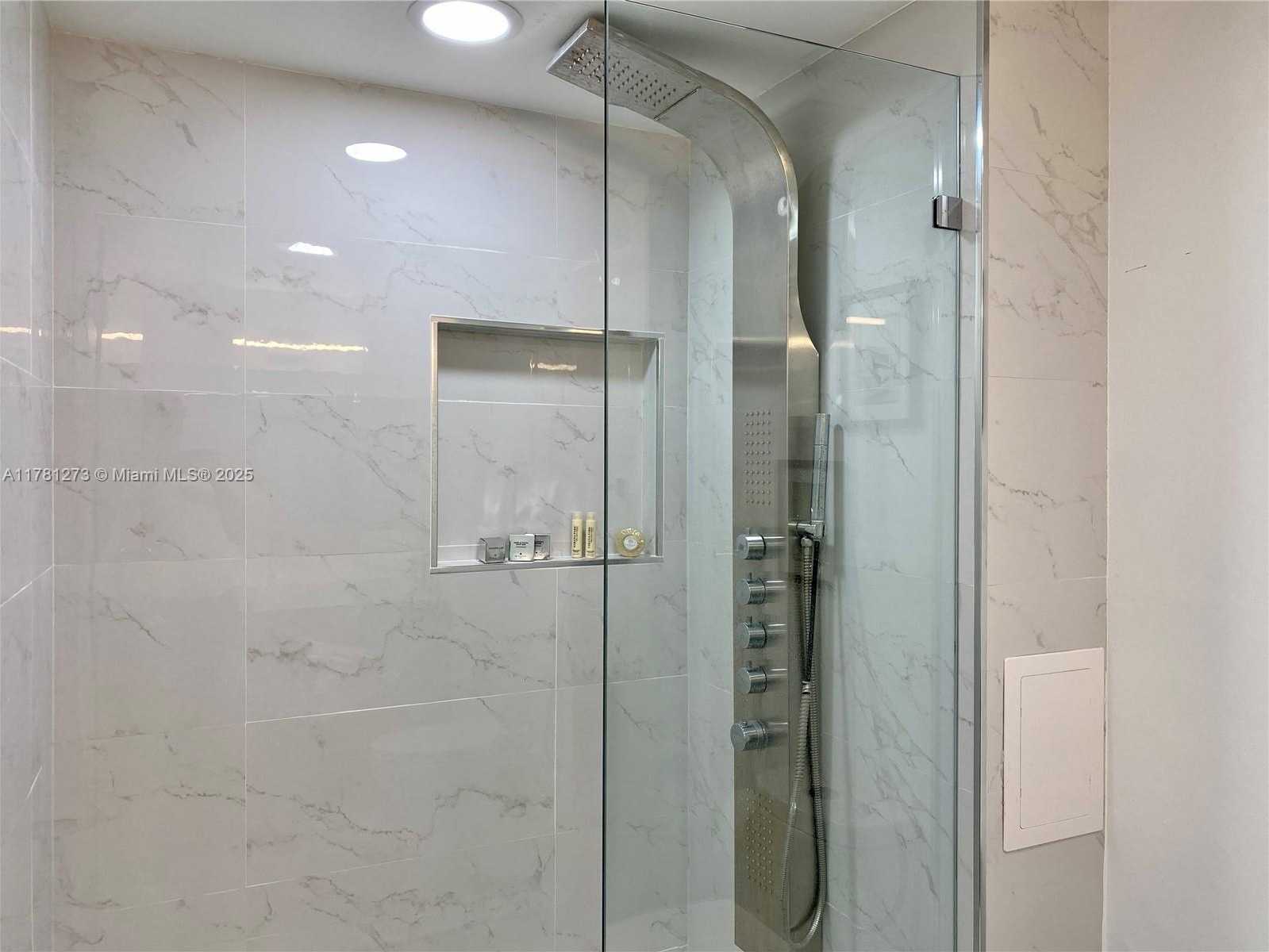 Small Image of 18081 BISCAYNE BLVD #801, Aventura Number 22