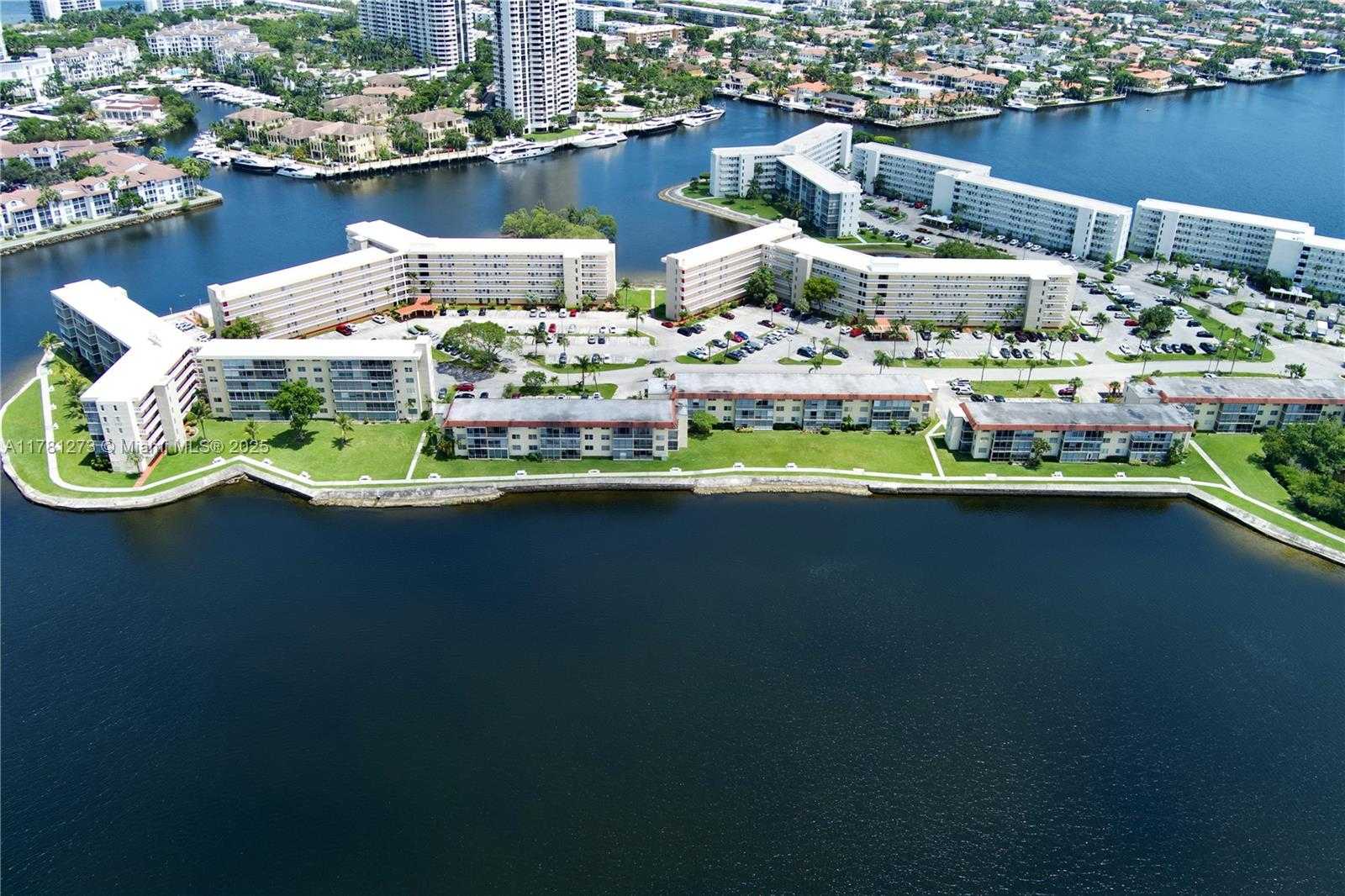 Small Image of 18081 BISCAYNE BLVD #801, Aventura Number 41
