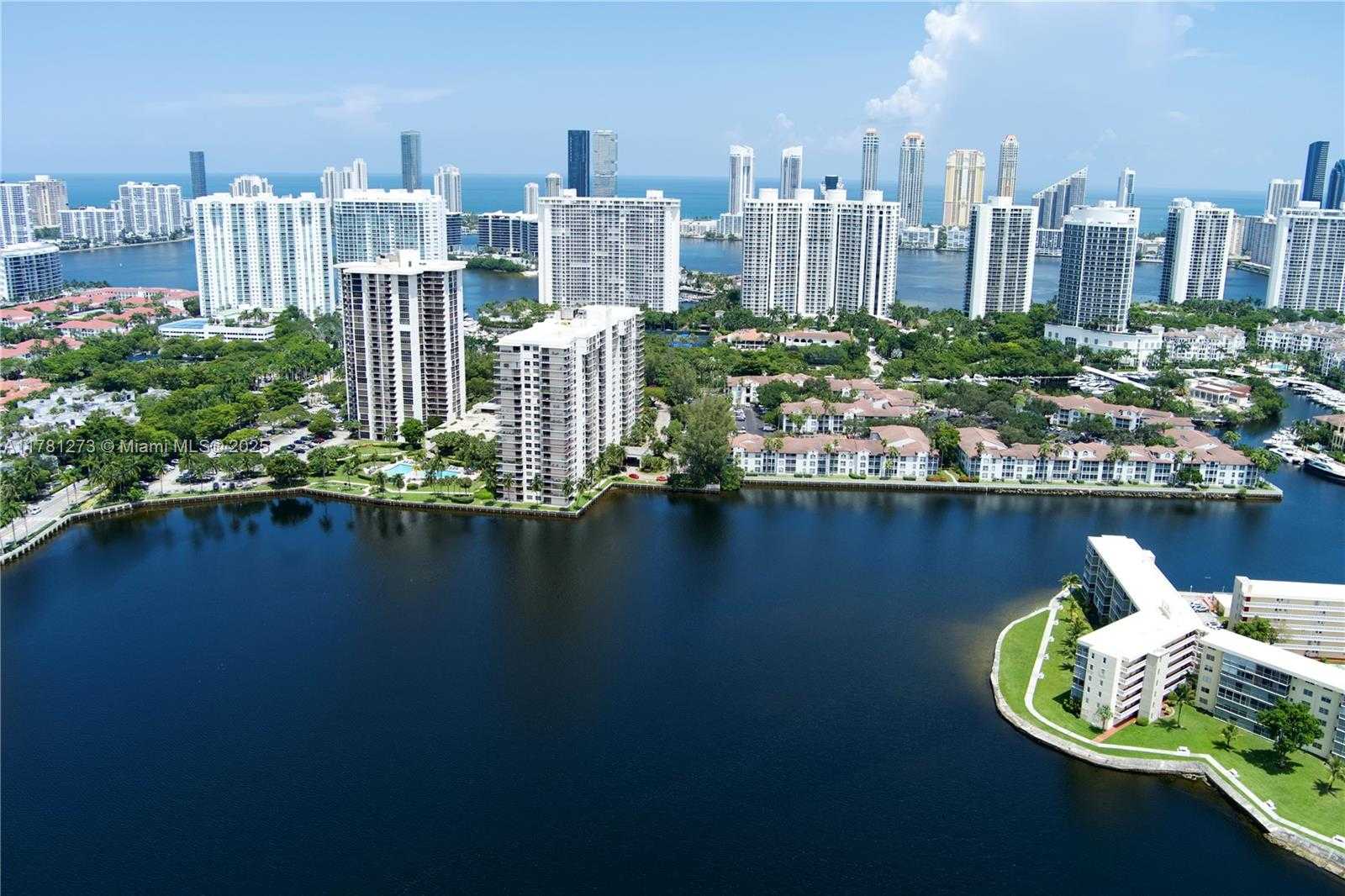 Small Image of 18081 BISCAYNE BLVD #801, Aventura Number 42