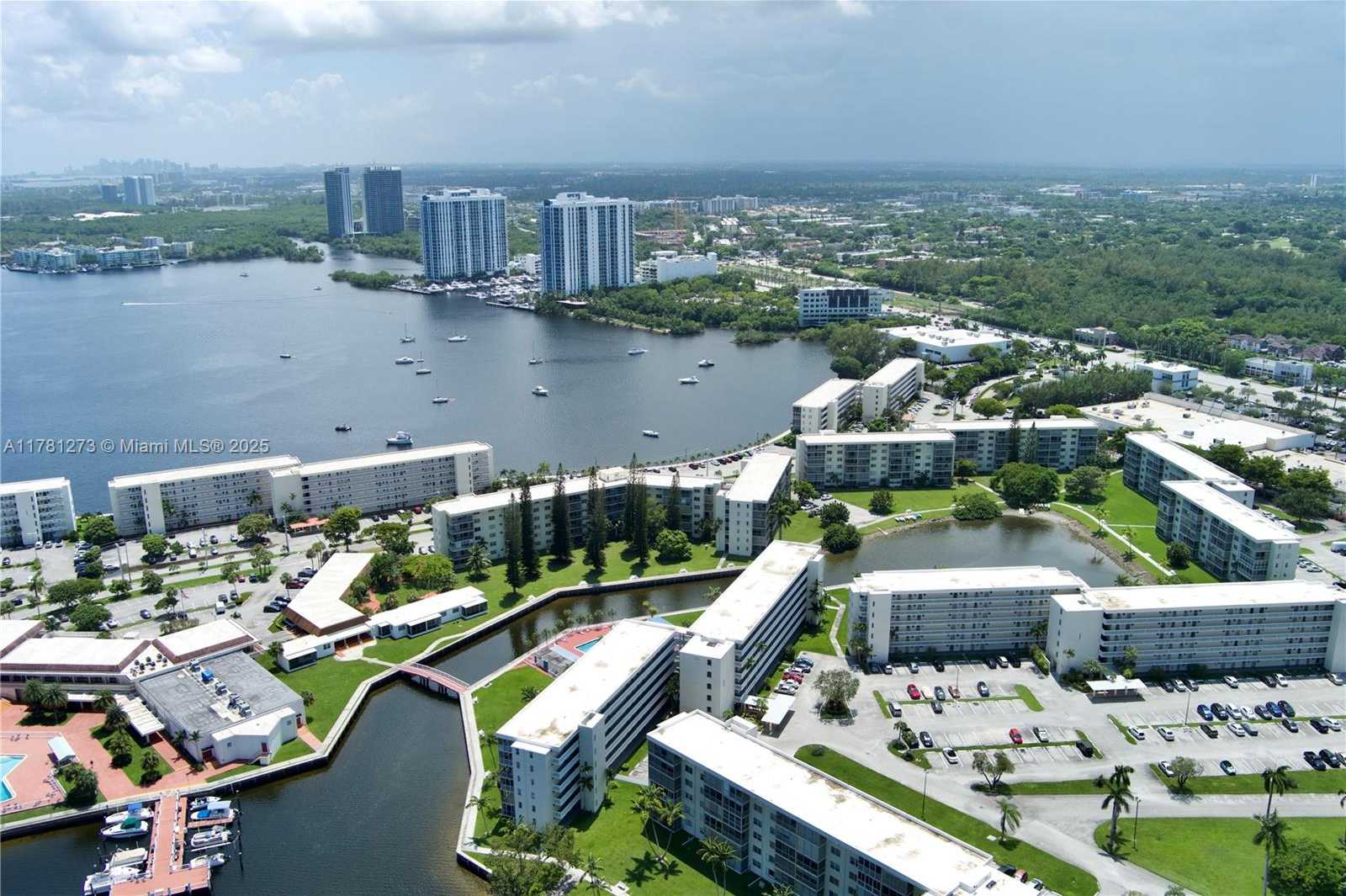 Small Image of 18081 BISCAYNE BLVD #801, Aventura Number 44