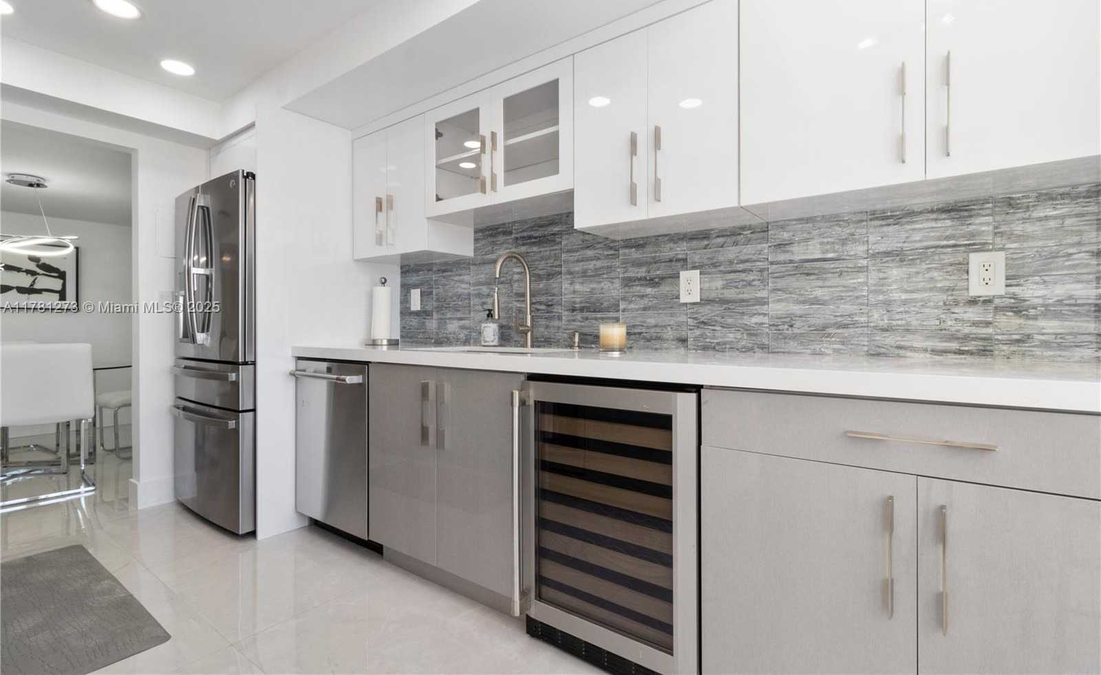 Small Image of 18081 BISCAYNE BLVD #801, Aventura Number 8
