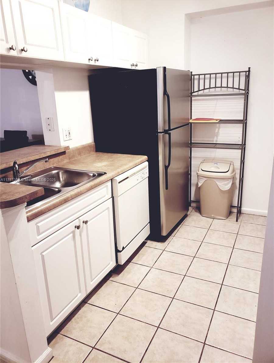 Small Image of 17125 NORTH BAY RD #3403, Sunny Isles Beach Number 5