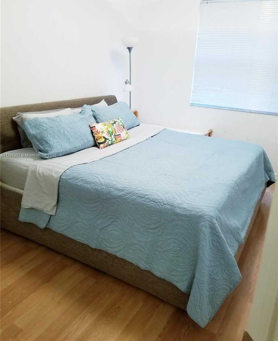 Small Image of 17125 NORTH BAY RD #3403, Sunny Isles Beach Number 6