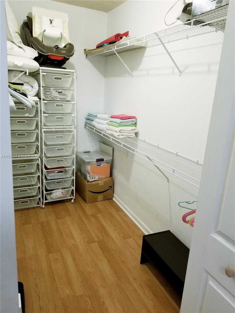 Small Image of 17125 NORTH BAY RD #3403, Sunny Isles Beach Number 7
