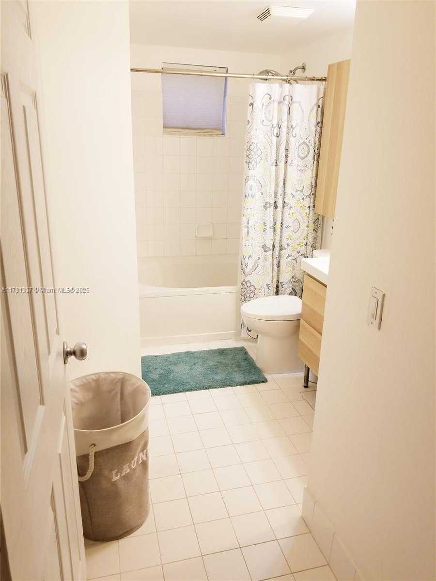 Small Image of 17125 NORTH BAY RD #3403, Sunny Isles Beach Number 8