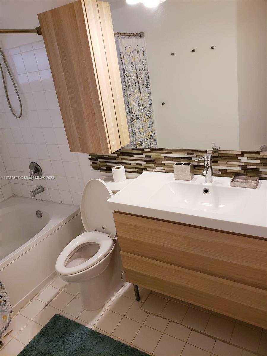 Small Image of 17125 NORTH BAY RD #3403, Sunny Isles Beach Number 9