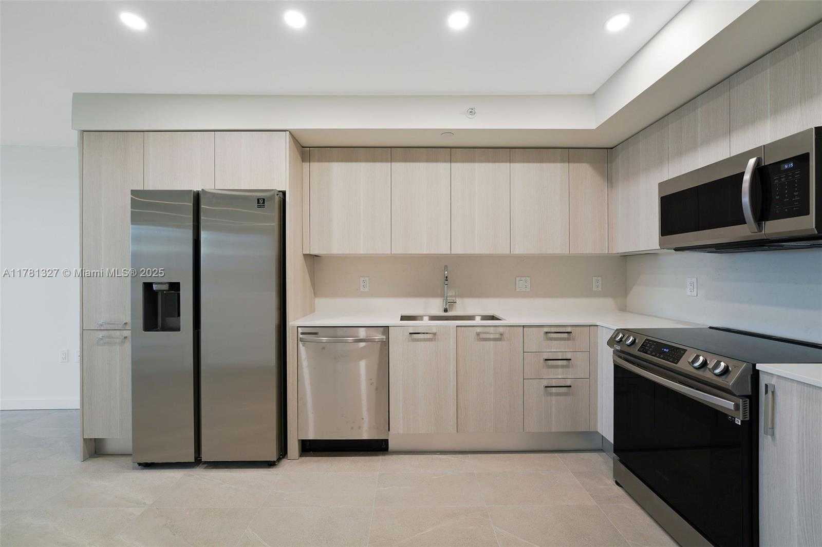 Small Image of 1500 BAY RD #N-0507, Miami Beach Number 4