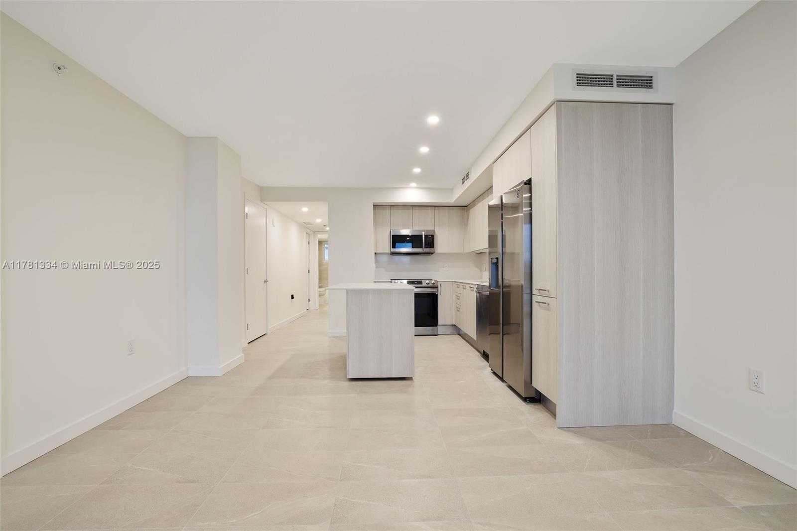 Small Image of 1500 BAY RD #N-0206, Miami Beach Number 3