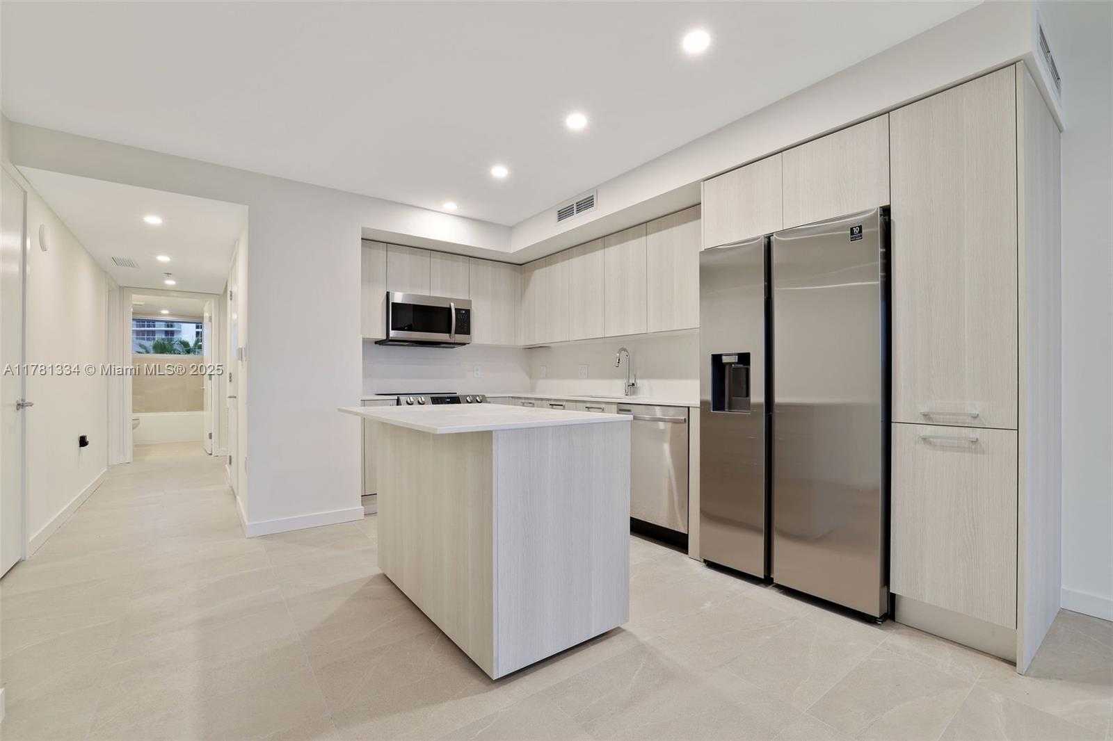 Small Image of 1500 BAY RD #N-0206, Miami Beach Number 4