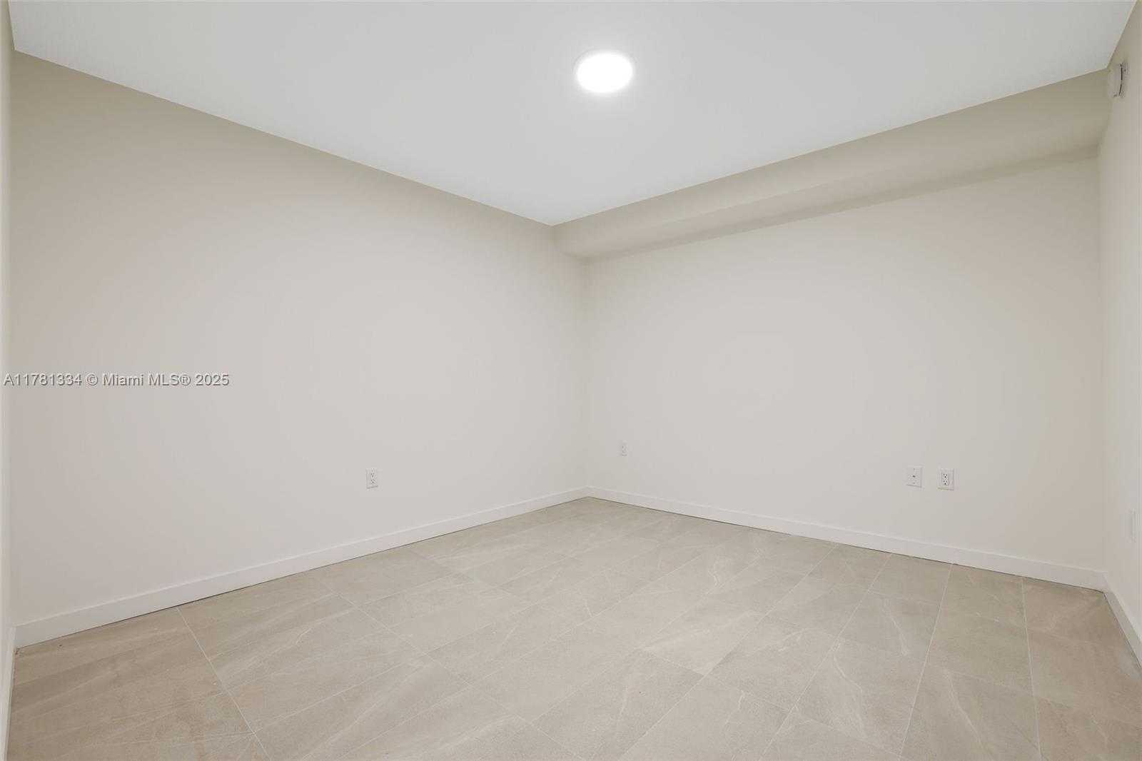 Small Image of 1500 BAY RD #N-0206, Miami Beach Number 8