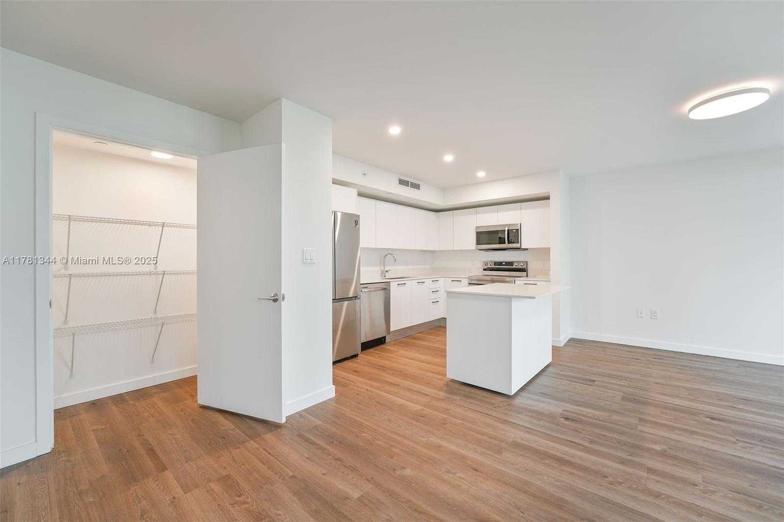 Small Image of 1500 BAY RD #N-0717, Miami Beach Number 13