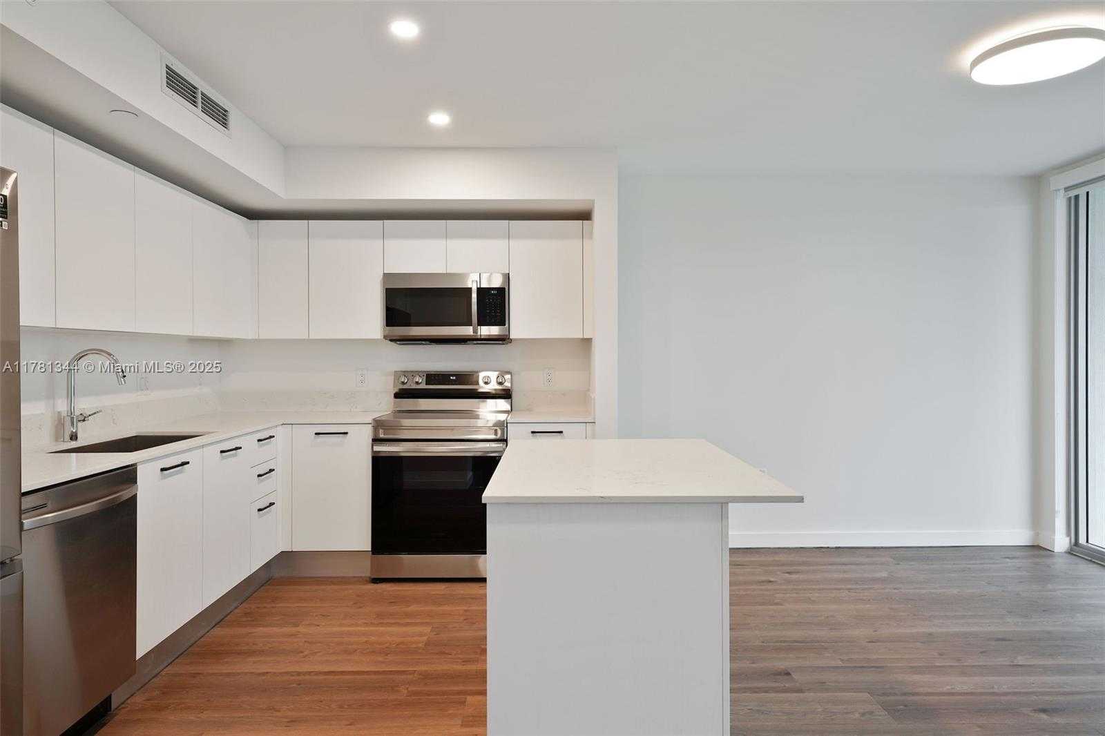 Small Image of 1500 BAY RD #N-0717, Miami Beach Number 14