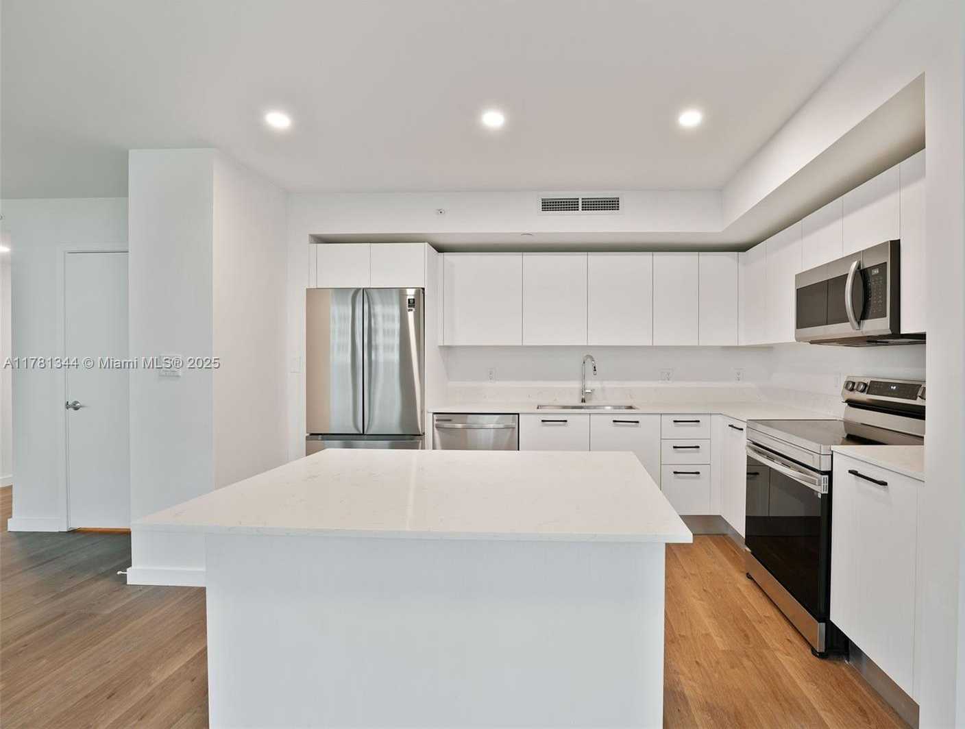 Small Image of 1500 BAY RD #N-0717, Miami Beach Number 15