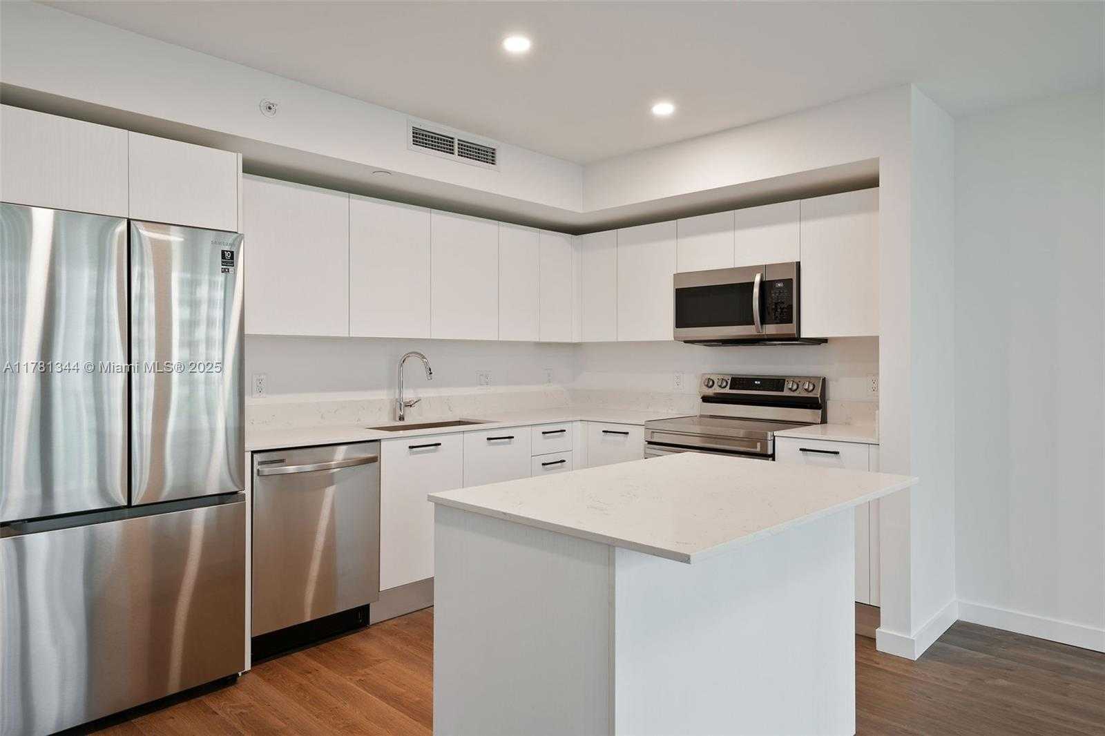 Small Image of 1500 BAY RD #N-0717, Miami Beach Number 16