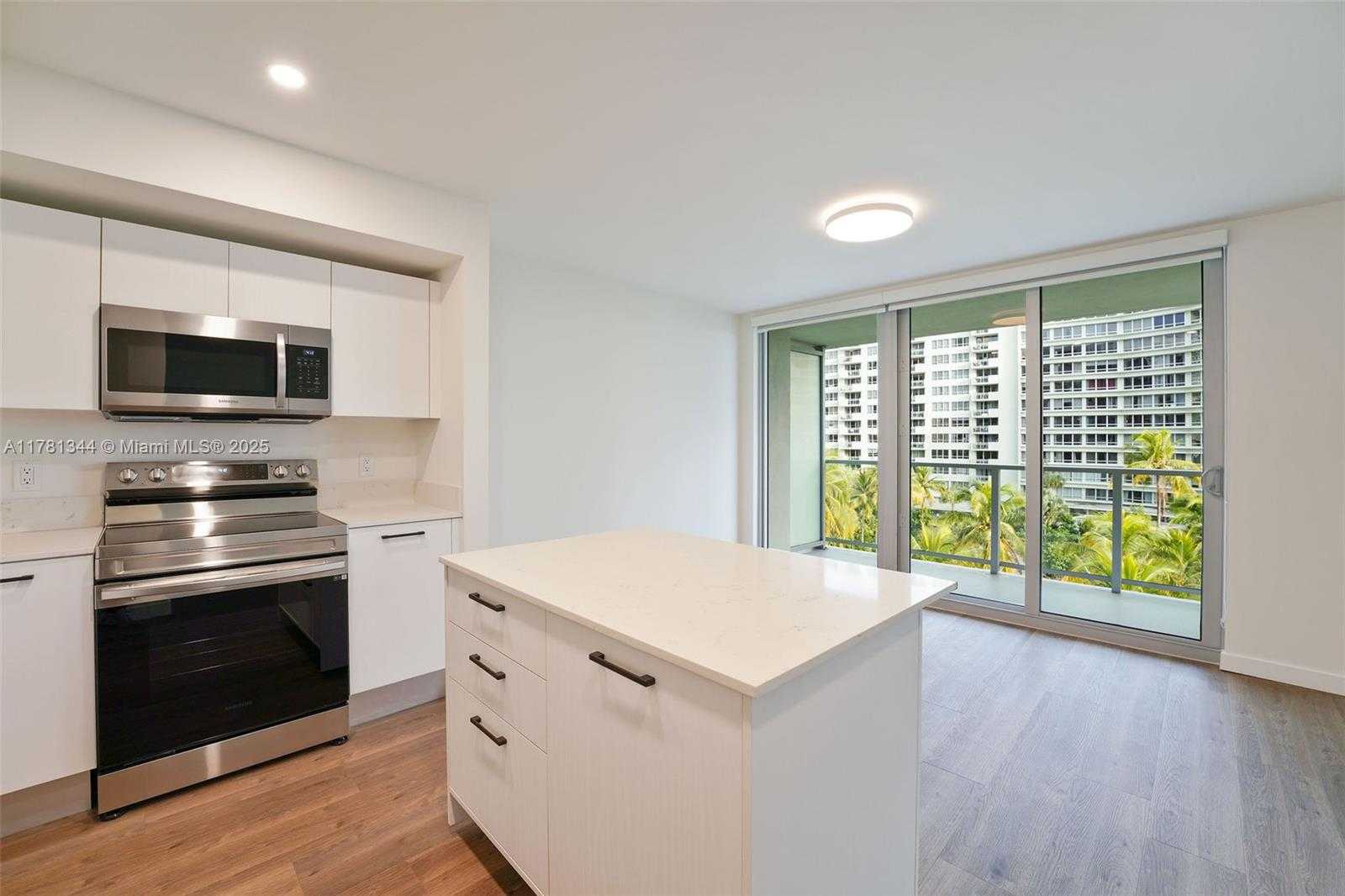 Small Image of 1500 BAY RD #N-0717, Miami Beach Number 3