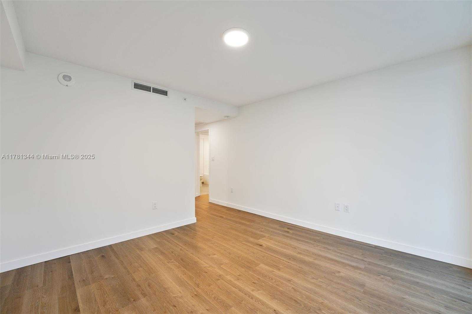 Small Image of 1500 BAY RD #N-0717, Miami Beach Number 31
