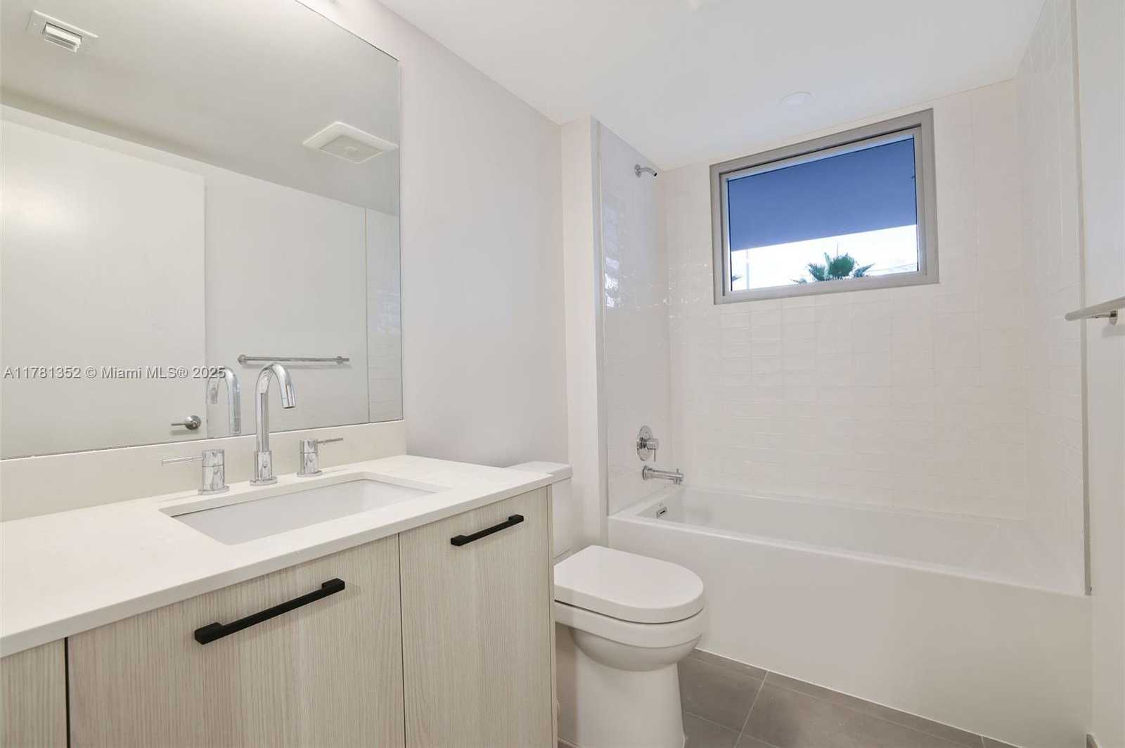 Small Image of 1500 BAY RD #N-0229, Miami Beach Number 13