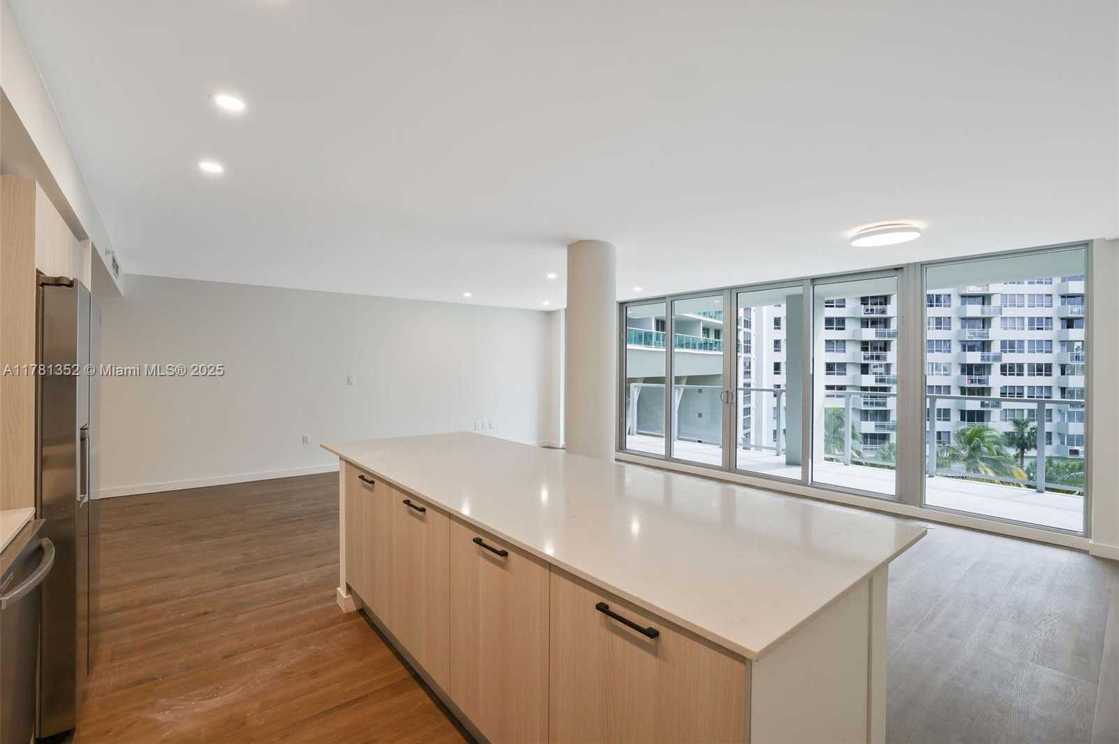 Small Image of 1500 BAY RD #N-0229, Miami Beach Number 2