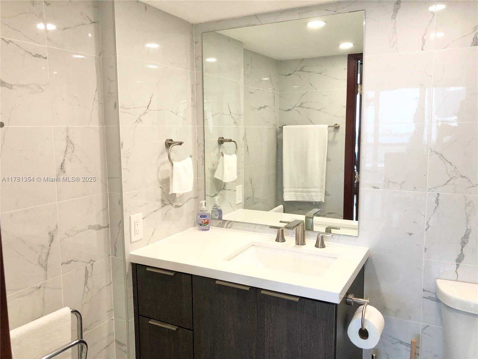 Small Image of 1717 NORTH BAYSHORE DR #A-1534, Miami Number 8
