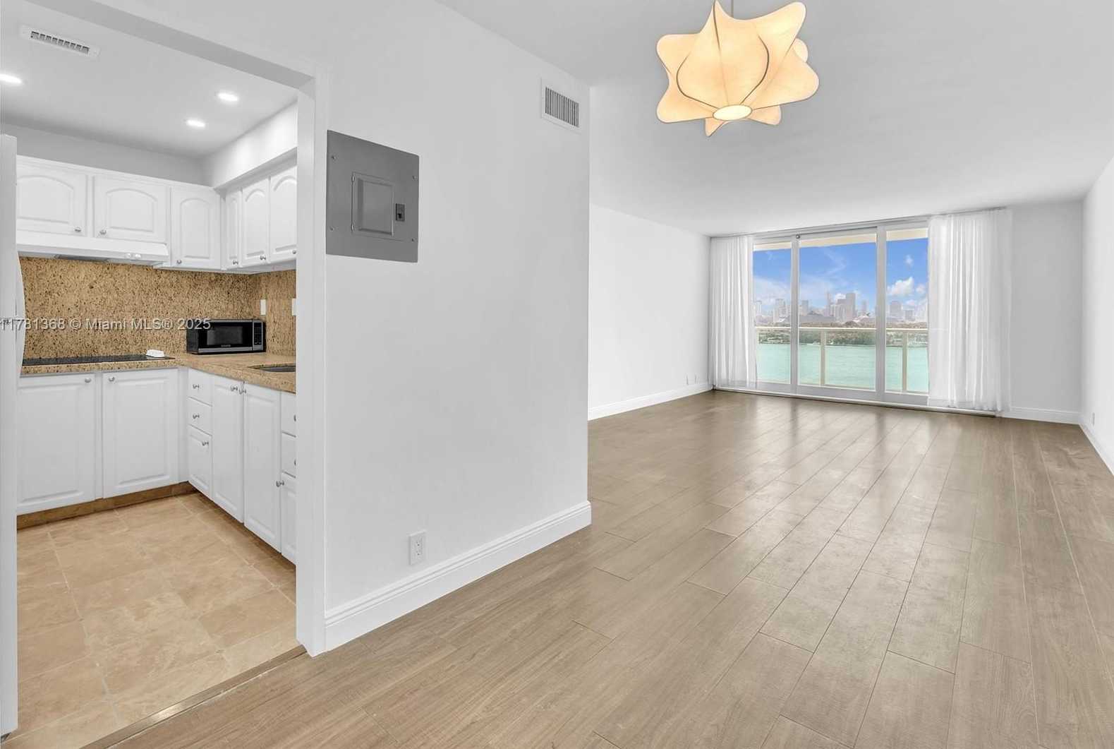 Small Image of 1000 WEST AVE #1014, Miami Beach Number 10