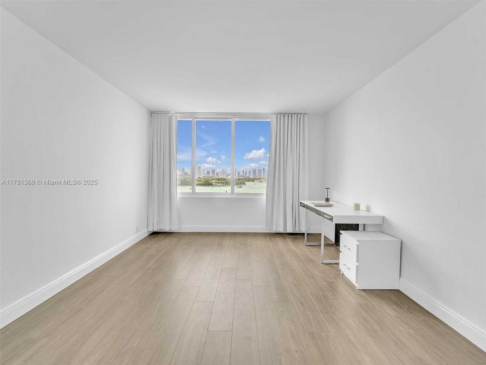 Small Image of 1000 WEST AVE #1014, Miami Beach Number 11
