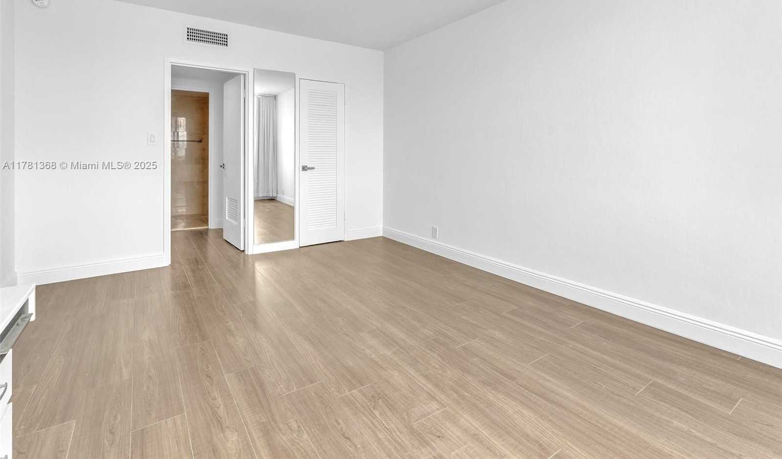 Small Image of 1000 WEST AVE #1014, Miami Beach Number 13